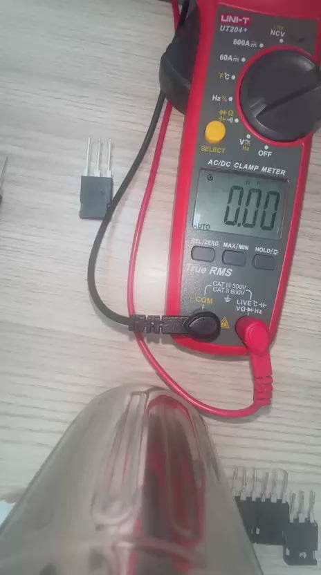 200A 750V IGBT Q200V75SDB1 SGTQ200V75SDB1-digilog.PK - product video, preview showing a digital multimeter and three-pin electronic components