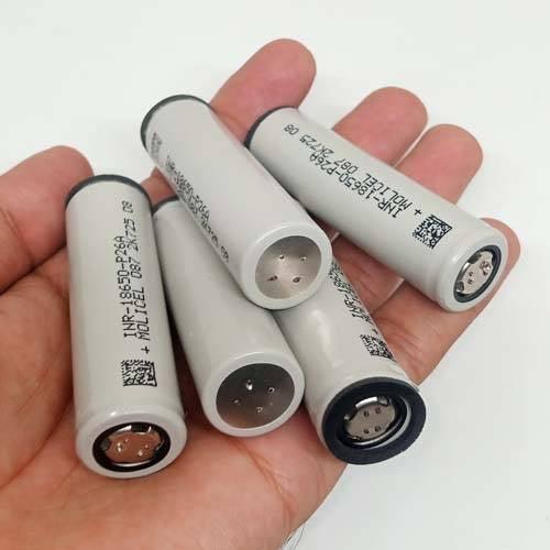 Pull-out High Quality 18650 3.7V 2600mAh Molicel Cell Battery - shown as a hand holding four grey cylindrical batteries with printed text and QR codes.