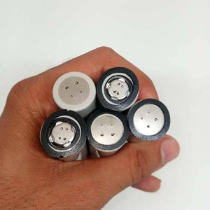 Pull-out High Quality 18650 3.7V 2600mAh Molicel Cell Battery - a close-up of four cylindrical battery cells held in a hand, showing their top terminals.