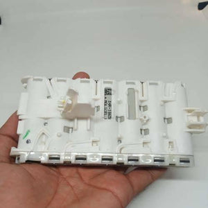 Pull-out High Quality 18650 3.7V 2600mAh Molicel Cell Battery - shown as a white plastic battery holder module held in a hand.
