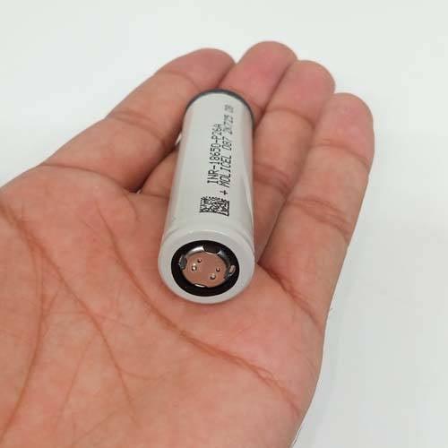 Pull-out High Quality 18650 3.7V 2600mAh Molicel Cell Battery - the cylindrical grey body with printed text and the top terminal.