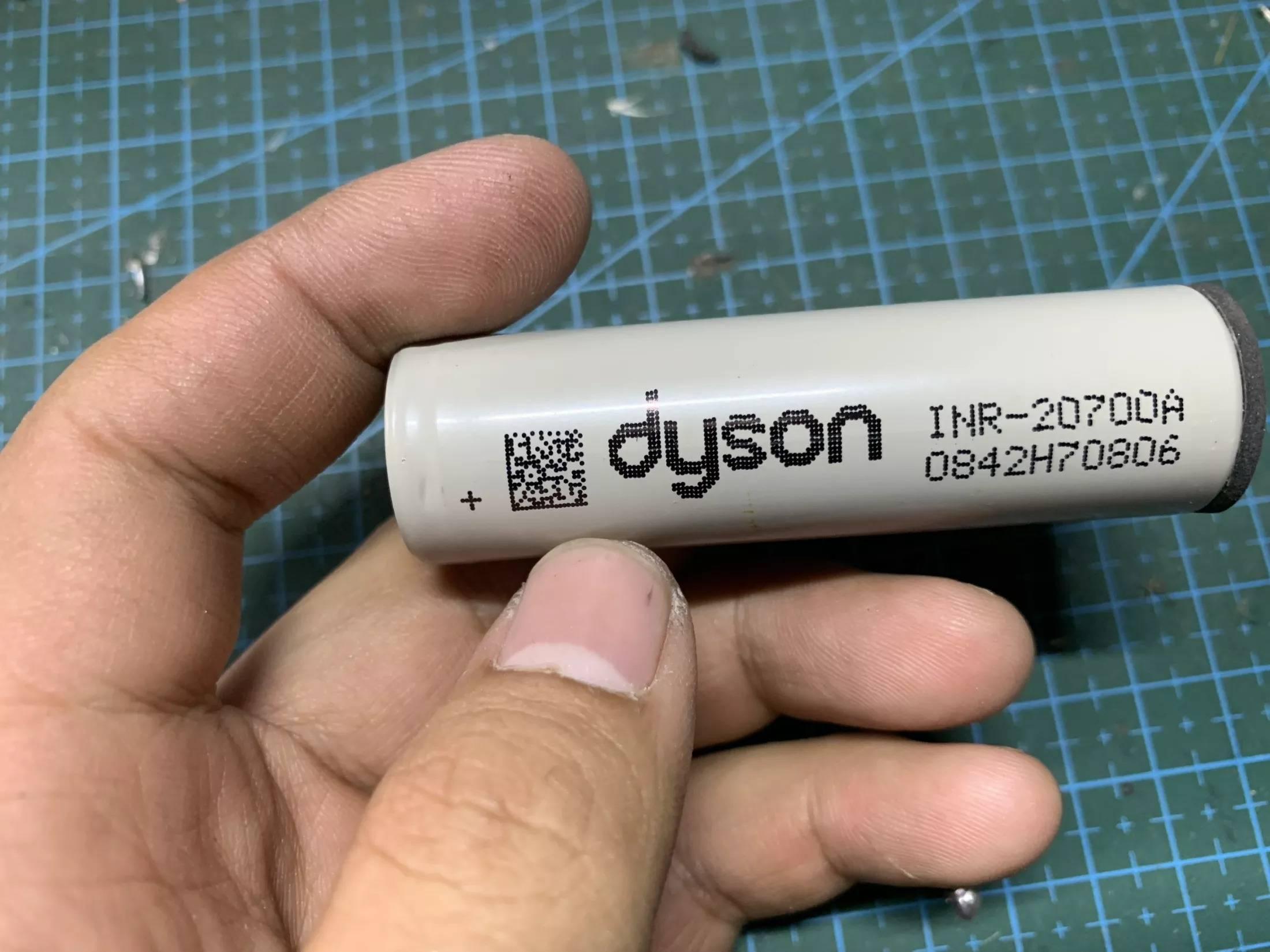 Pull-out Original Lithium Ion Cell 3.7V 3000mAh Li Ion Battery Cell INR-20700A - a close-up of a grey cylindrical battery labeled Dyson INR-20700A.