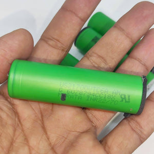 Pull-out US21700VTC6A Vtc6a Sony Murata Original Japanese 21700 Lithium Ion Cell 3.7V 4100mA Li Ion Battery Cell - a green cylindrical battery held in a hand with printed model and manufacturer text visible.