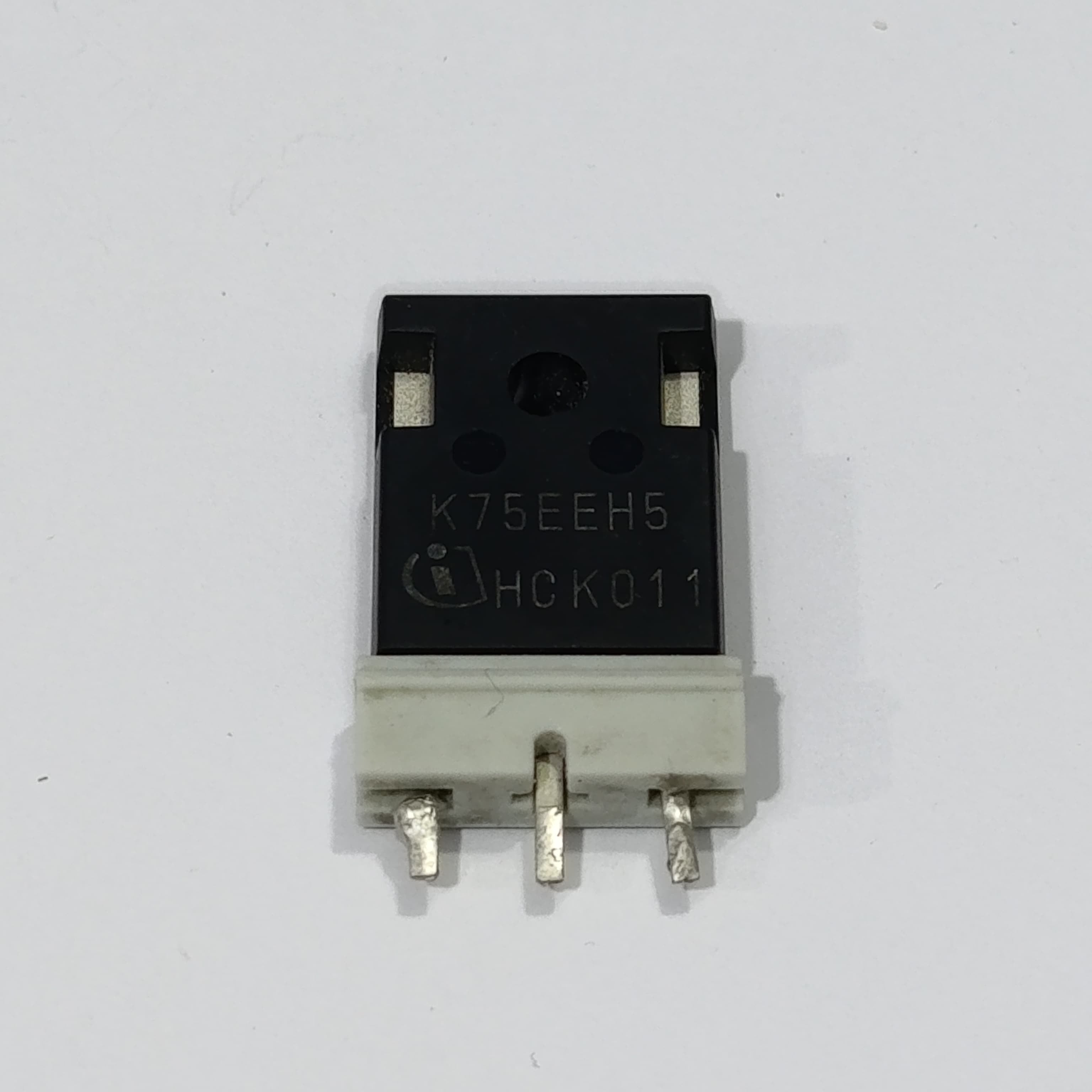 Pullout K75EEH5 IGBT Transistor 75A 600V 250WK75EEH5 IGBT Transistor 75A 600V - a black rectangular electronic component with three metal pins and a white plastic base, showing the printed model number.