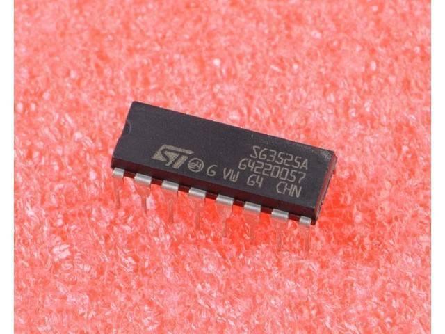 SG3525 / KA3525 PWM Controller IC - a black 16-pin dual in-line package integrated circuit with white printed text, resting on a red anti-static foam surface.