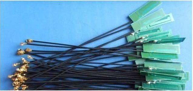 SIM800C SIM800L SIM900A SIM900 GSM 2g 3g Antenna PCB Indoor Antenna I-PEX Antenna - bundle of green PCB antennas with black coaxial cables and gold I-PEX connectors on a blue background.