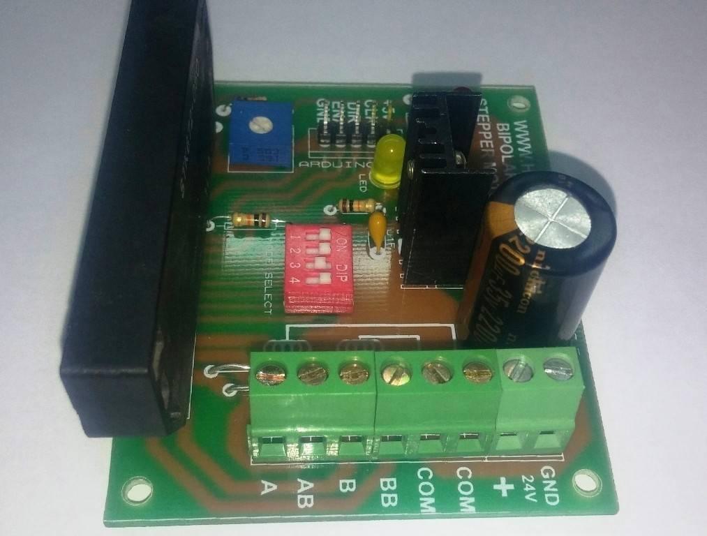 Sine Wave STK672-050 3amp Unipolar 6 Wires Stepper Motor Driver - a green PCB with a black heatsink, a red DIP switch, and green screw terminals.