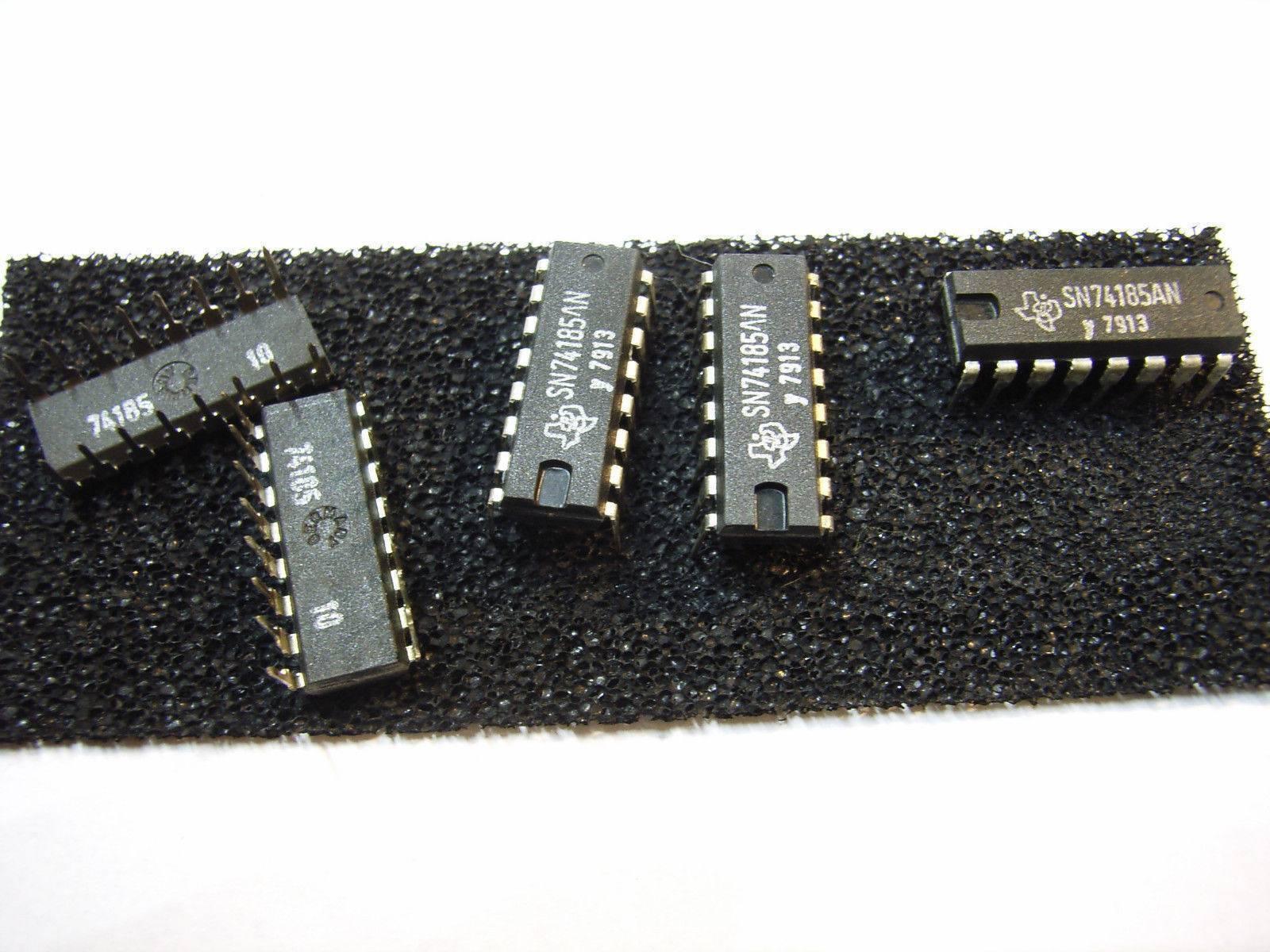 Sn 74185 An Texas Instruments Binary-to-bcd Converter DIP 16 - four black 16-pin DIP integrated circuits arranged on a piece of black conductive foam.
