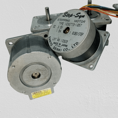 Stepper Motor Round body 4 wire bipolar stepper motor - two silver-coloured cylindrical motors with labels and output shafts on a white background.