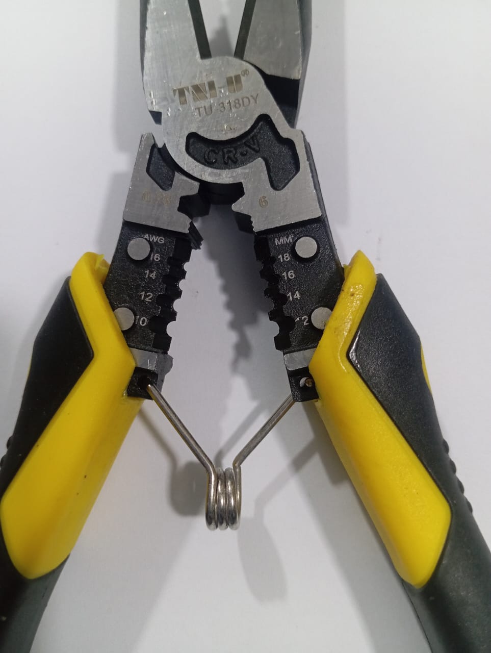 TNI-U TU318DY Noze plair Price - wire stripper pliers featuring yellow and black handles, a metal spring mechanism, and wire gauge markings in AWG and MM.