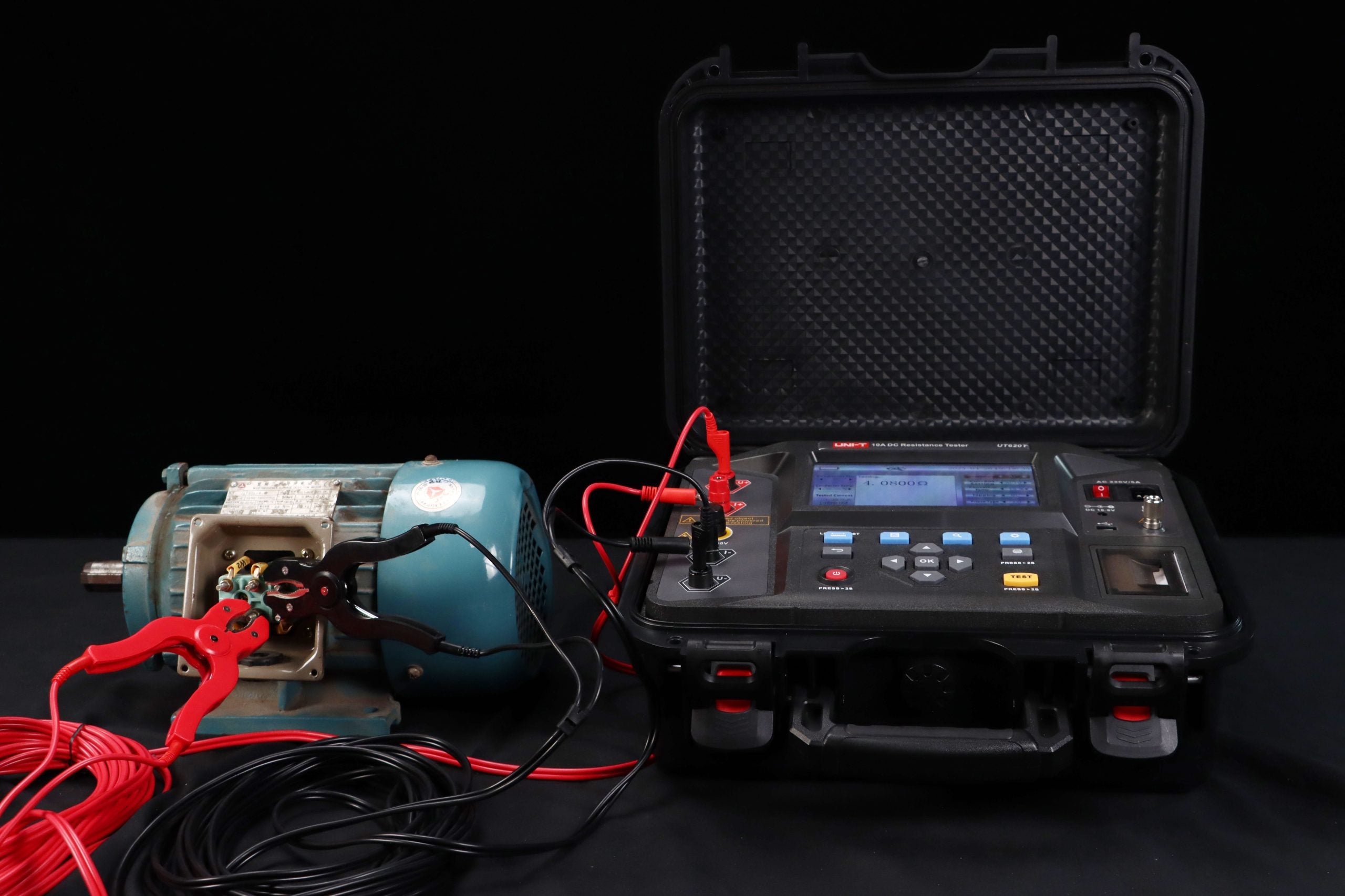 UNI-T UT620T 10A DC Resistance Tester – 100µΩ–1MΩ, 0.1µΩ Resolution, Constant-Current 40mA–10A, 4-Wire, 7" Colour LCD, Built-in Printer, Winding Ohmmeter - with a colour LCD screen, connected by red and black cables to a blue electric motor.