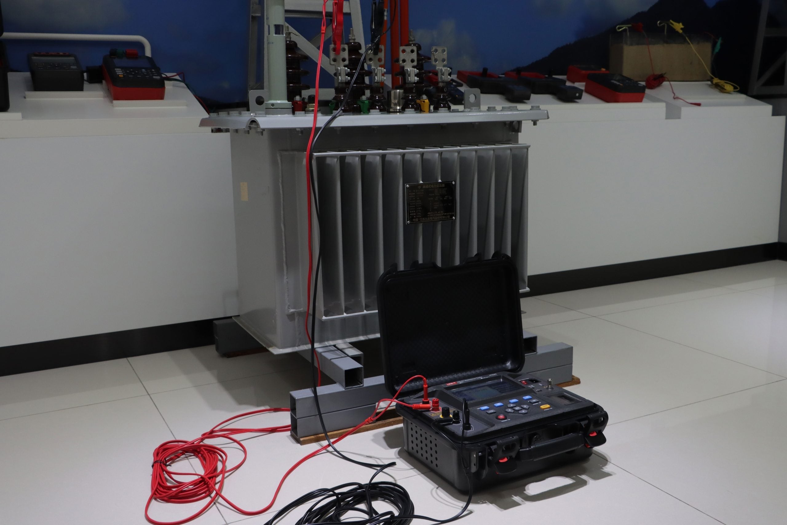 UNI-T UT620T 10A DC Resistance Tester – 100µΩ–1MΩ, 0.1µΩ Resolution, Constant-Current 40mA–10A, 4-Wire, 7" Colour LCD, Built-in Printer, Winding Ohmmeter - a black portable device with a colour screen and buttons, connected by red and black cables to a large transformer.