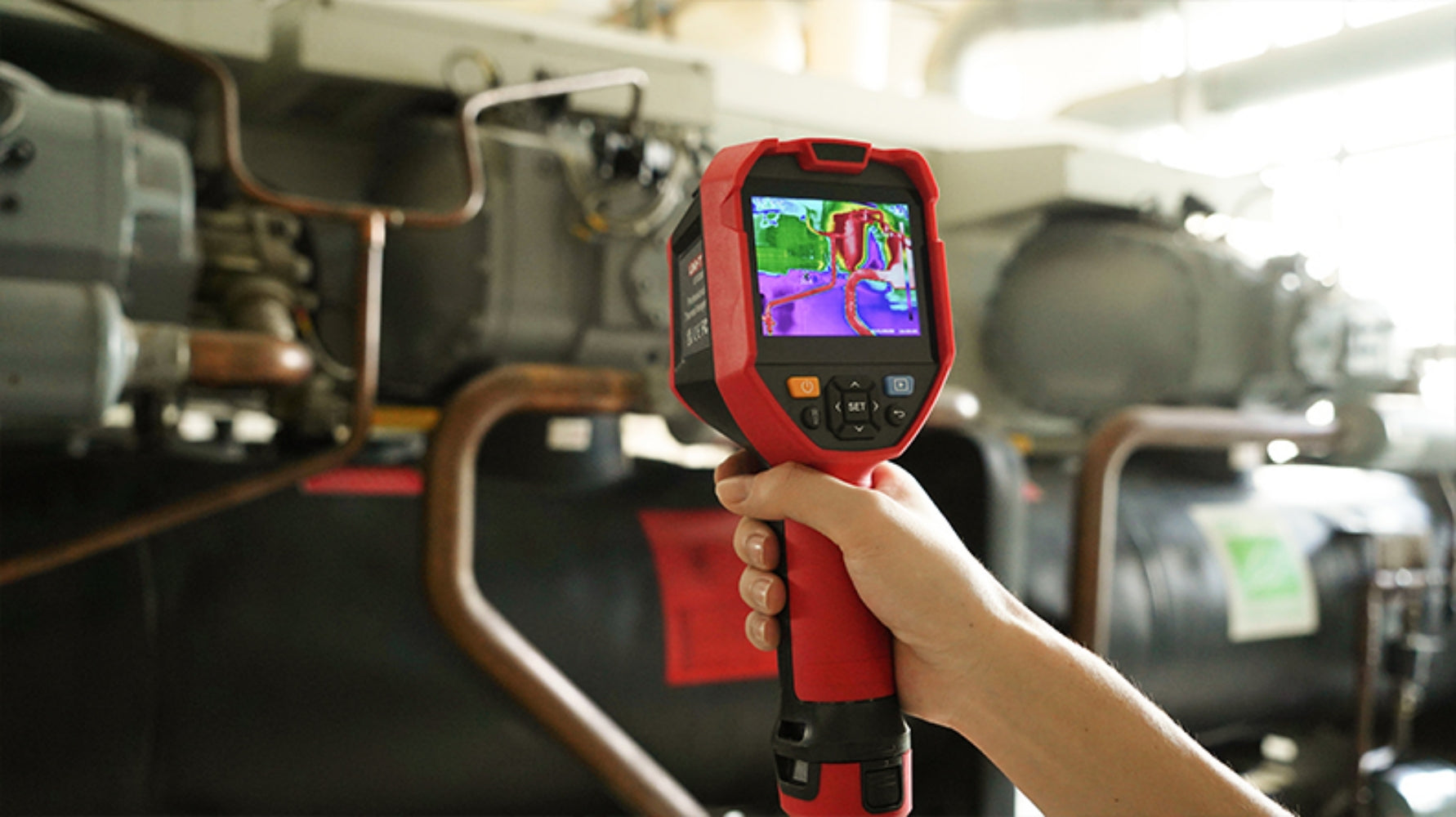 UNI-T UTI720E Enhanced Thermal Camera – 256×192, -20°C to 550°C, ≤50MK - a red casing, navigation buttons, and a screen displaying a thermal heat map of machinery.