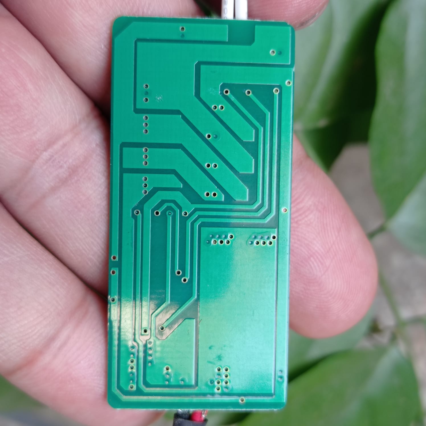 Used 4s 10A BMS With Temperature Sensor And Connector Btr-cyzm-5425-4s - the green rectangular circuit board side with exposed copper traces.