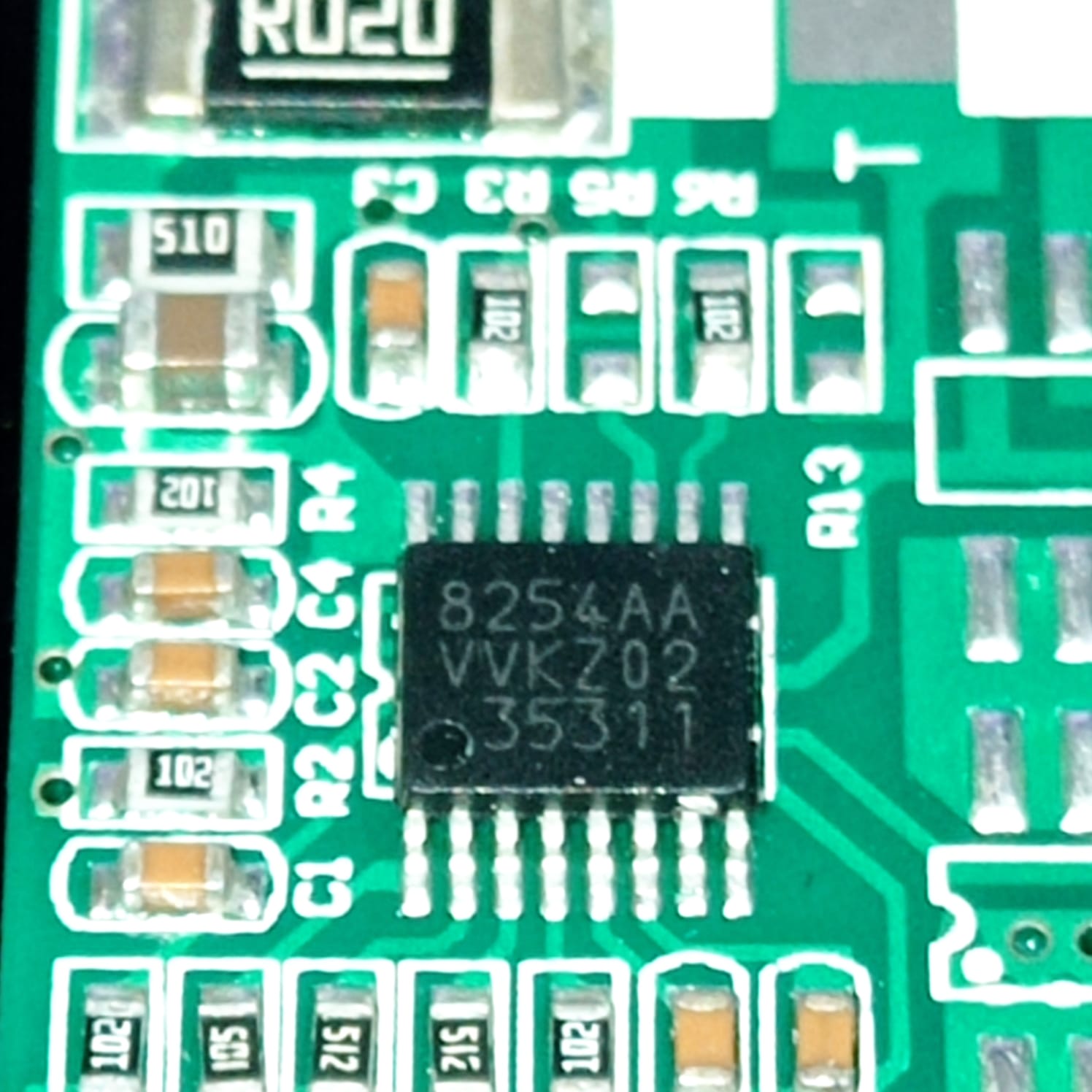 Used 4s 10A BMS With Temperature Sensor And Connector Btr-cyzm-5425-4s - close-up of the green circuit board showing the 8254AA chip and resistors.