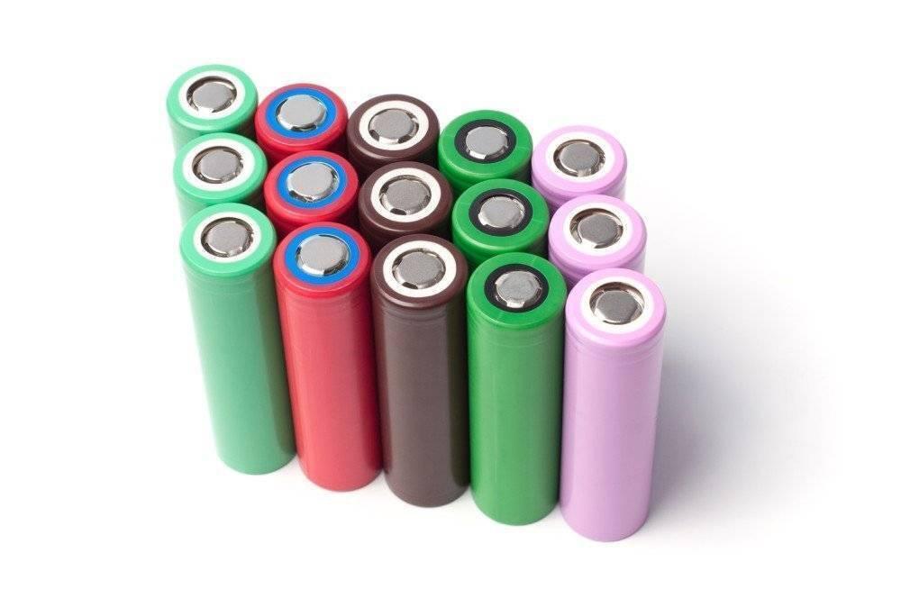 Used 500mAh 3.7V 18650 Lithium Ion Cell Li-ion Battery For Robotics - shown as a collection of fifteen cylindrical batteries in green, red, brown, and pink.