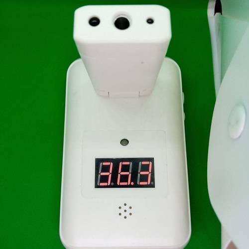 Wall Mounted Thermal Scanner ( Wall Mounted Temperature Scanner) Yna-800 - a white wall-mounted device showing a digital display with three red segments and a top sensor module.